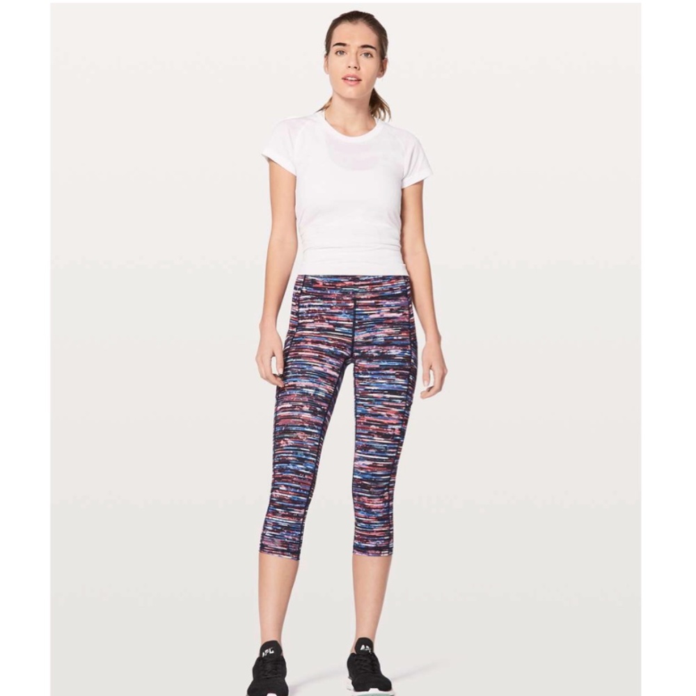 6 / NWOT Lululemon Speed Up Crop 21" Hinshu Alpine White Multi